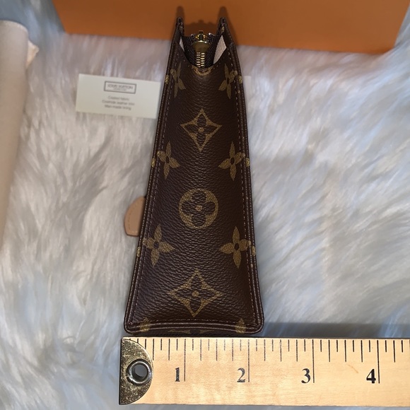 Louis Vuitton Toiletry 19 - Picture 7 of 15